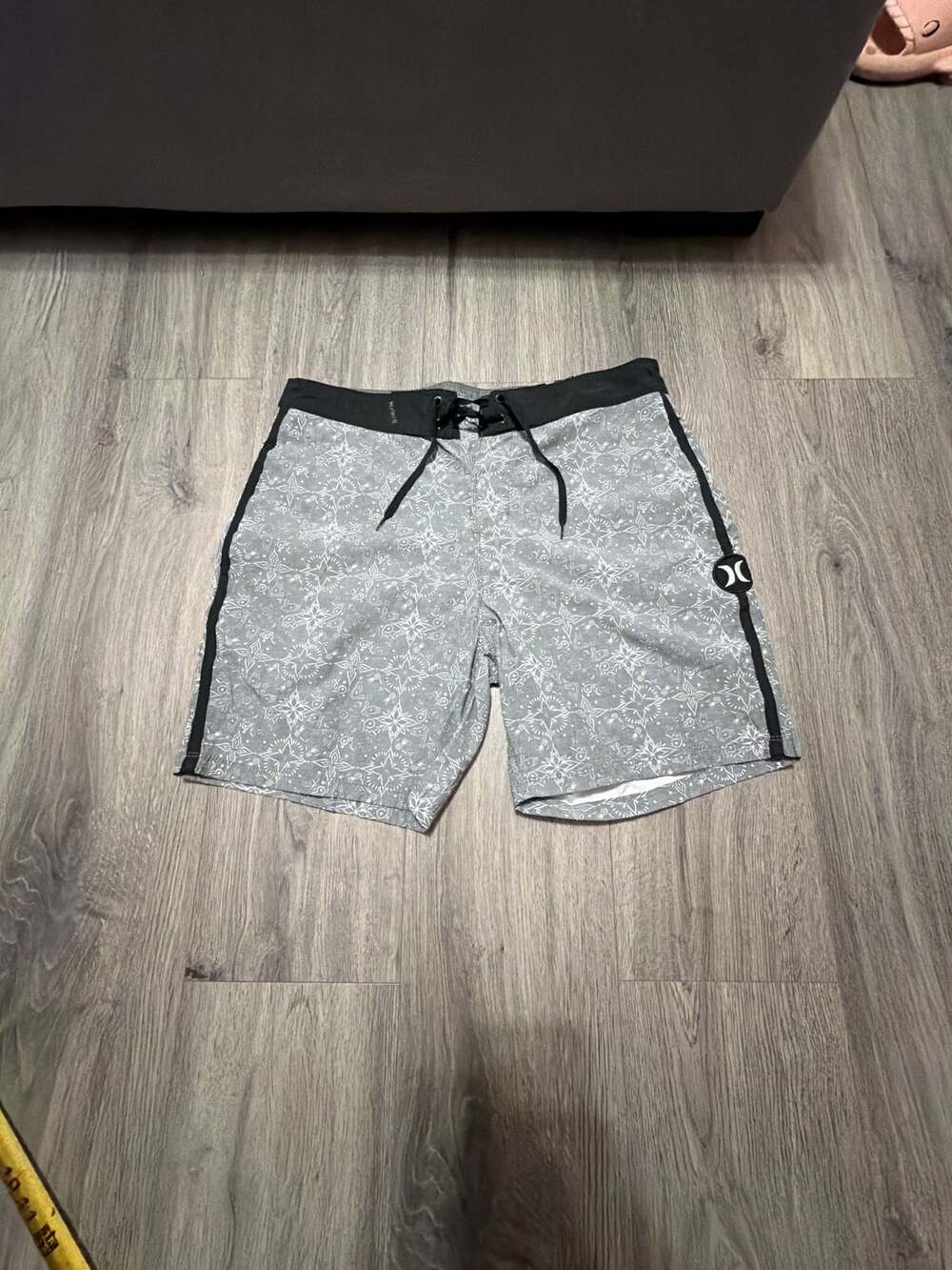 Hurley Phantom Board Shorts Swim Trunks Gray Black Floral Pattern